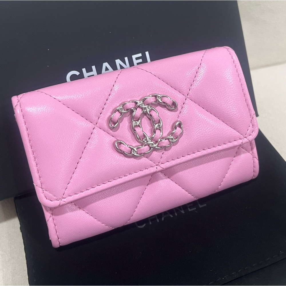 New🔥Chanel 19 small flap wallet - Picture 1 of 9